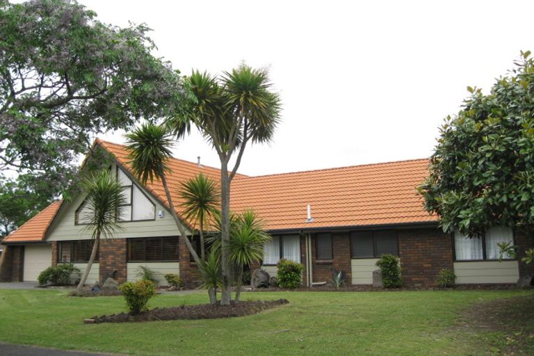 Photo of property in 2 Pedlar Place, Conifer Grove, Takanini, 2112