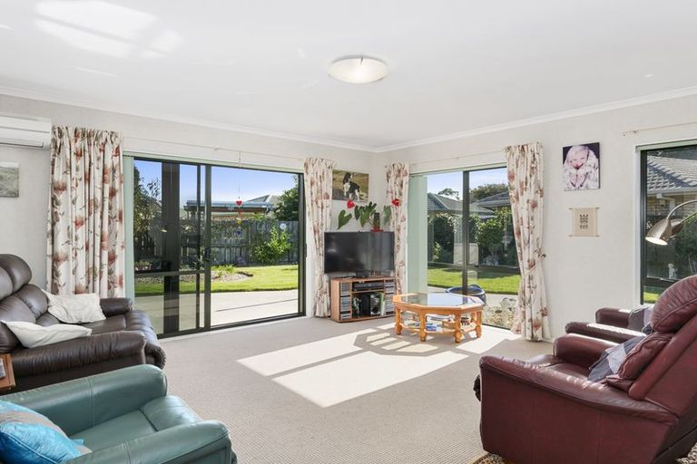 Photo of property in 3 Evergreen Glade, Papamoa Beach, Papamoa, 3118