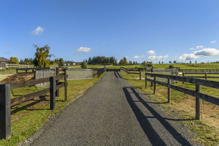 Photo of property in 23 Sarona Park Drive, Omanawa, Tauranga, 3171