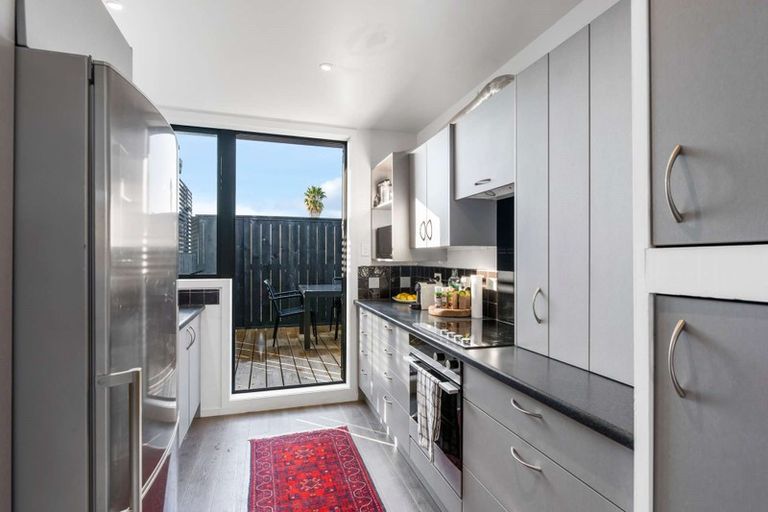 Photo of property in 3/132 Onewa Road, Northcote, Auckland, 0627