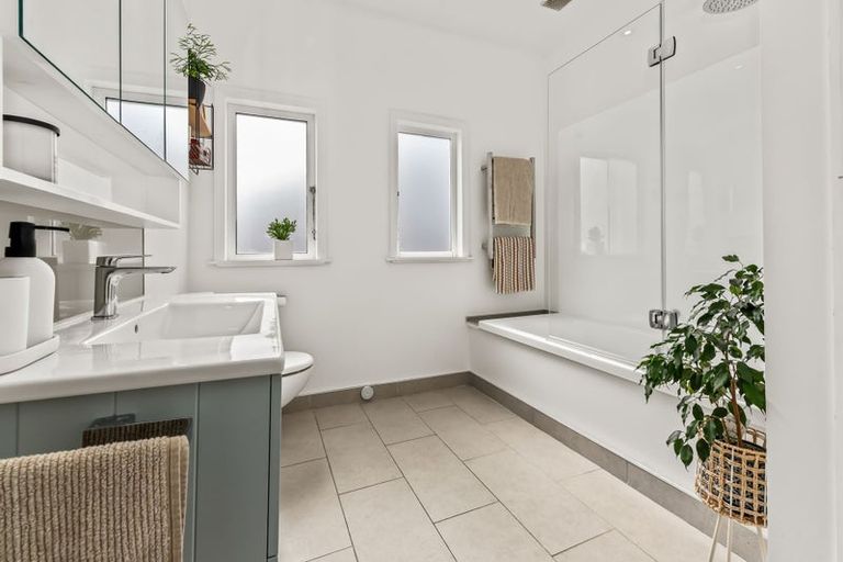 Photo of property in 50 Hollis Road, Paraparaumu Beach, Paraparaumu, 5032