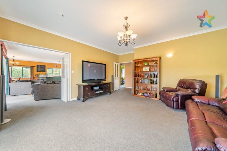Photo of property in 6a Marua Palm Grove, Timberlea, Upper Hutt, 5018