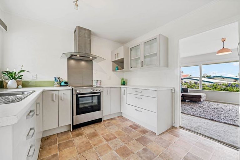 Photo of property in 2/9 Moana Avenue, Belmont, Auckland, 0622