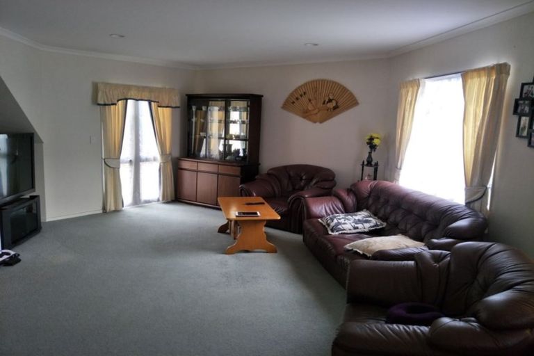 Photo of property in 33a Oakwood Grove, Eastern Beach, Auckland, 2012