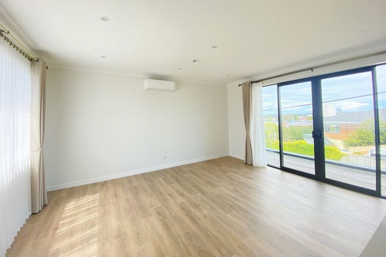 Photo of property in 37b Forrest Hill Road, Milford, Auckland, 0620