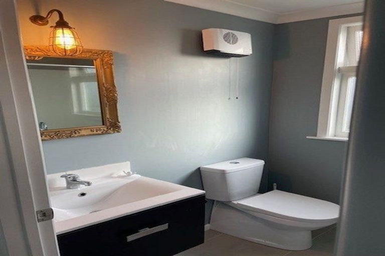 Photo of property in 30 Downe Street, New Plymouth, 4310
