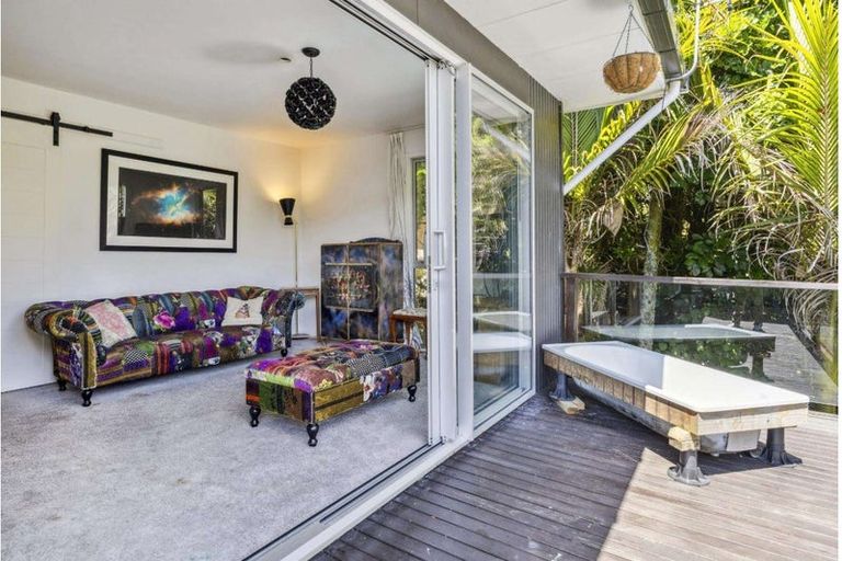 Photo of property in 609 South Titirangi Road, Titirangi, Auckland, 0604