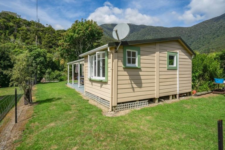 Photo of property in 5 The Parade, Okiwi Bay, French Pass, 7193