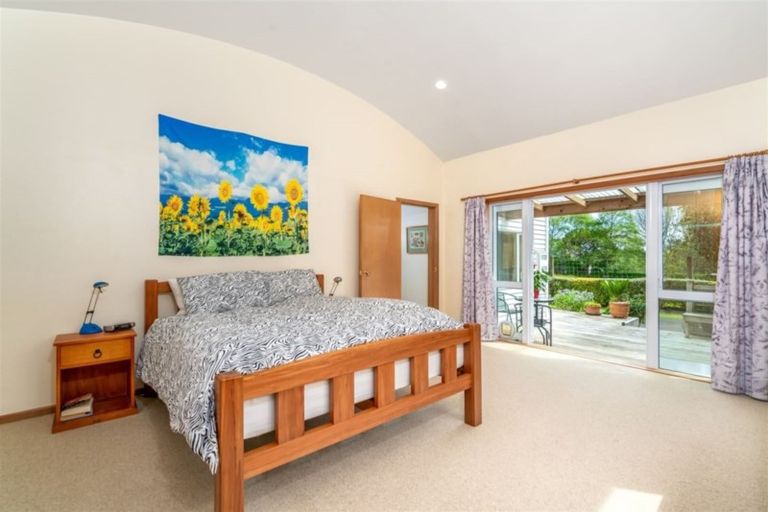 Photo of property in 164 Motu Road, Kumeu, 0891
