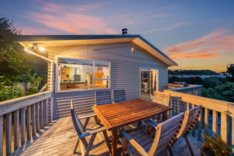 Photo of property in 11 Moray Place, Papakowhai, Porirua, 5024