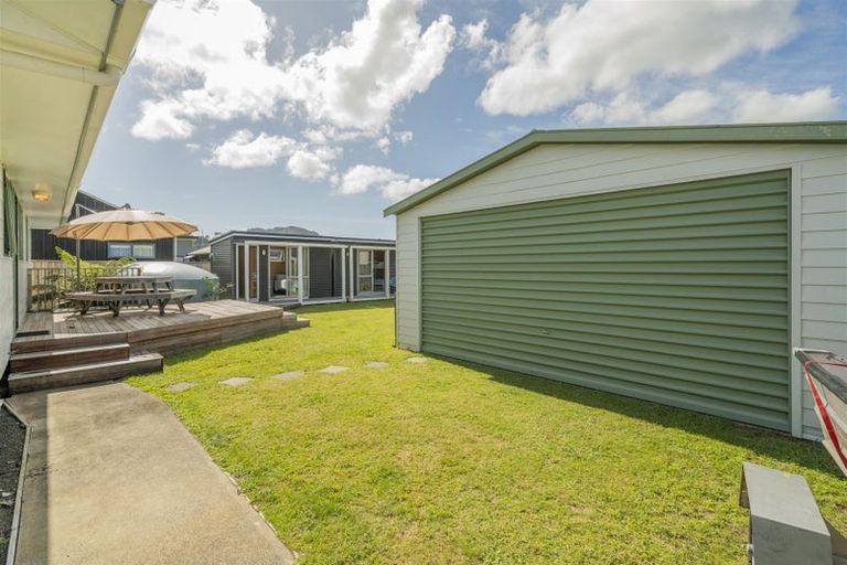 Photo of property in 23 Hawk Hill Crescent, Cooks Beach, Whitianga, 3591