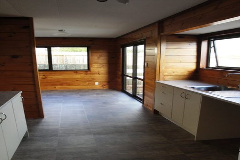 Photo of property in 1/9 Bronzewing Terrace, Unsworth Heights, Auckland, 0632