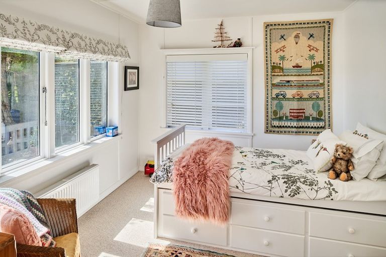 Photo of property in 53 Pukatea Street, Eastbourne, Lower Hutt, 5013