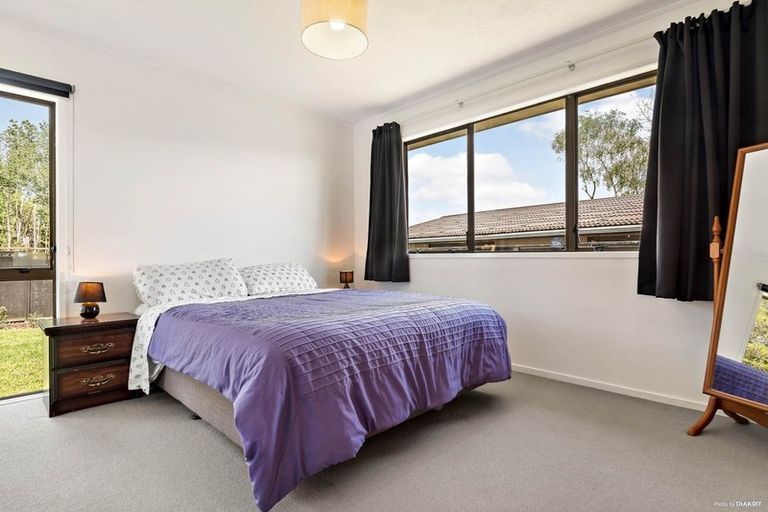 Photo of property in 3 Crestlands Place, Papakura, 2110