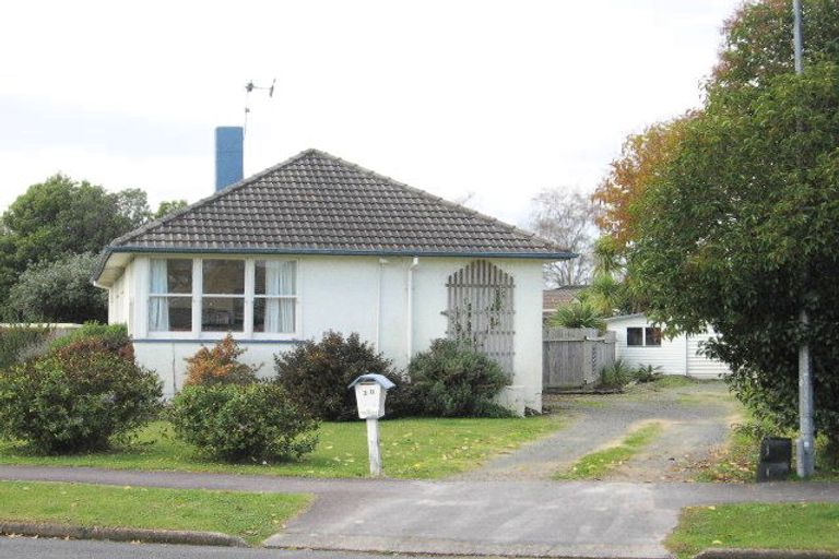 Photo of property in 30 Douglas Crescent, Fairfield, Hamilton, 3214