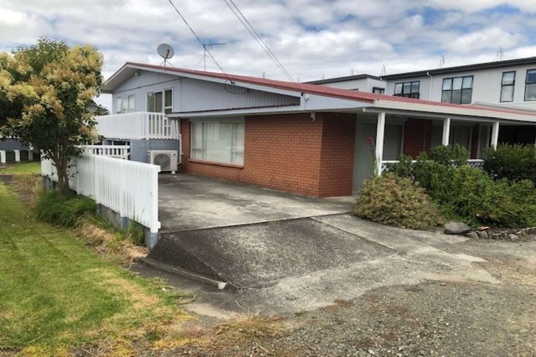 Photo of property in 11 Boundary Road, Opaheke, Papakura, 2113