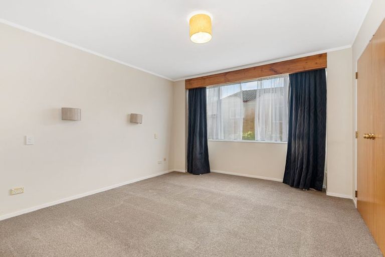Photo of property in 33a Kirby Street, Glendene, Auckland, 0602