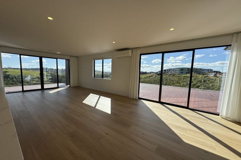 Photo of property in 32 Ridgehill Rise, Flat Bush, 2019
