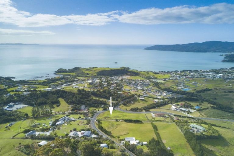 Photo of property in 2 Pekama Drive, Cable Bay, 0420