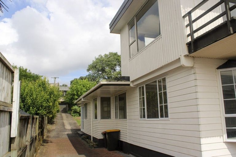 Photo of property in 5 Sullivan Avenue, Mangere Bridge, Auckland, 2022