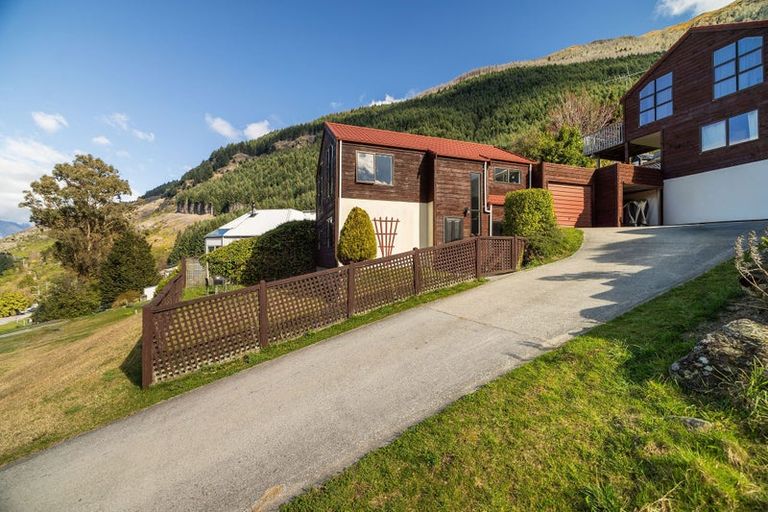 Photo of property in 5 Arawata Terrace, Fernhill, Queenstown, 9300