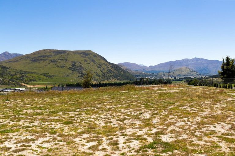 Photo of property in 16 Double Cone Road, Jacks Point, Queenstown, 9371