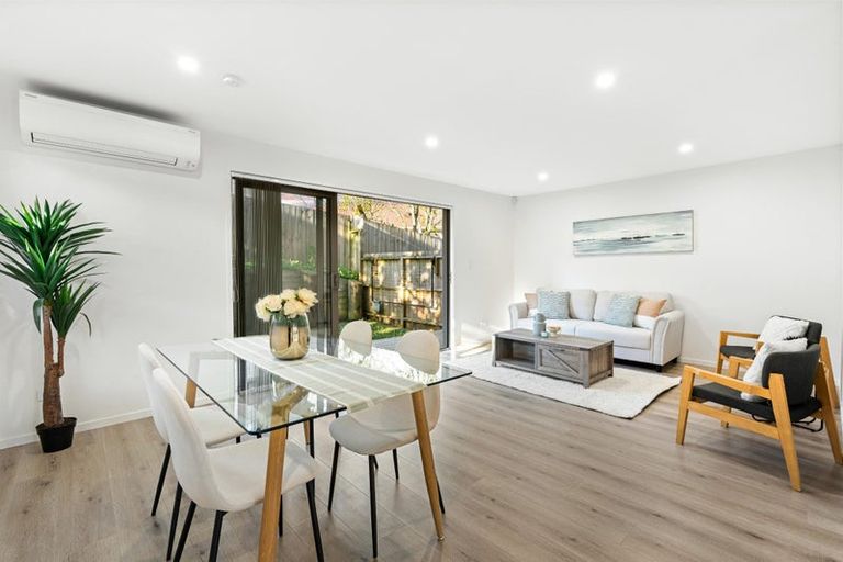 Photo of property in 6d Buisson Glade, West Harbour, Auckland, 0618