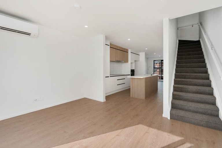 Photo of property in 31 Falcon Crescent, Hobsonville, Auckland, 0618