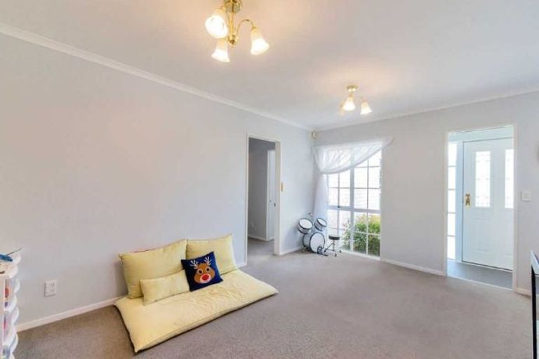 Photo of property in 11 Fulmar Way, Unsworth Heights, Auckland, 0632
