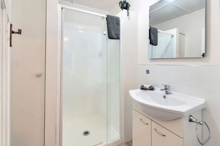 Photo of property in 21 Glendale Road, Glen Eden, Auckland, 0602