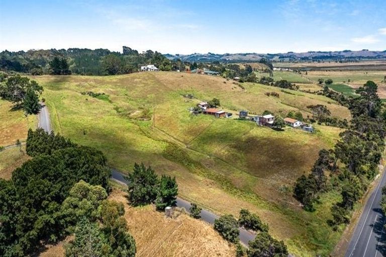 Photo of property in 380 Kaipara Coast Highway, Helensville, Kaukapakapa, 0871
