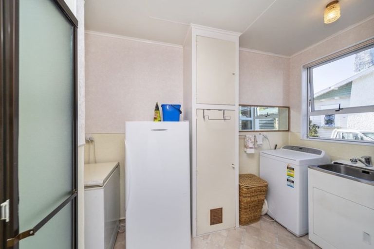 Photo of property in 87 Glover Road, Hawera, 4610