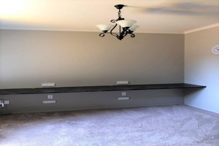 Photo of property in 8 Kilsby Place, Levin, 5510