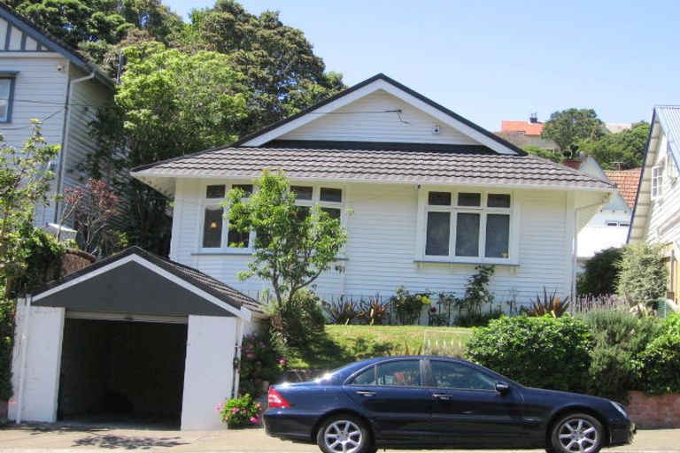 Photo of property in 17 Glen Road, Kelburn, Wellington, 6012