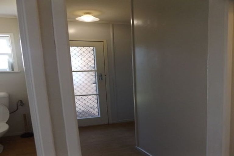 Photo of property in 2/7 Queen Street, Papakura, 2110