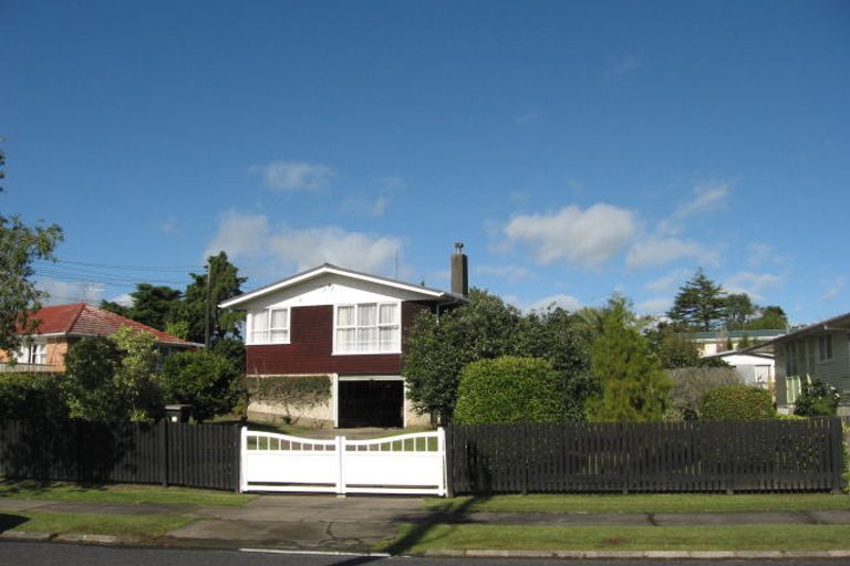 Photo of property in 23 Ennis Avenue, Pakuranga Heights, Auckland, 2010