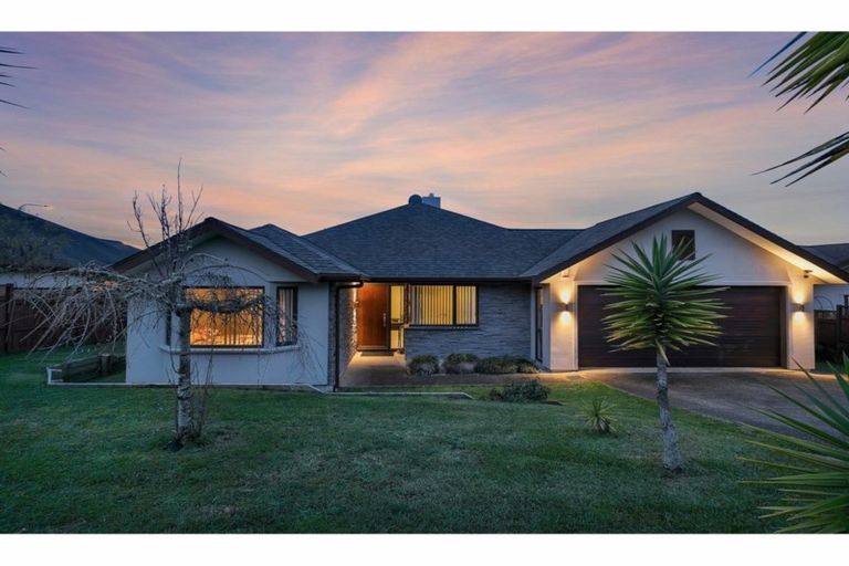 Photo of property in 8 Archer Rayner Place, Greenhithe, Auckland, 0632