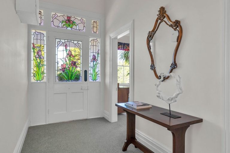 Photo of property in 568 South Road, Omata, New Plymouth, 4374