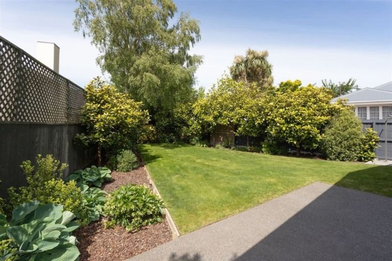 Photo of property in 14 Garreg Road, Fendalton, Christchurch, 8052