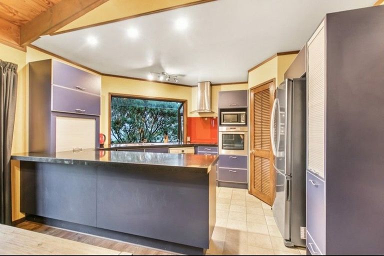 Photo of property in 17 Sungrove Rise, Sunnyvale, Auckland, 0612
