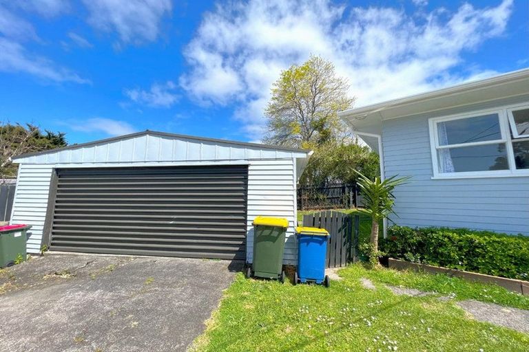 Photo of property in 1/86 Tirimoana Road, Te Atatu South, Auckland, 0602