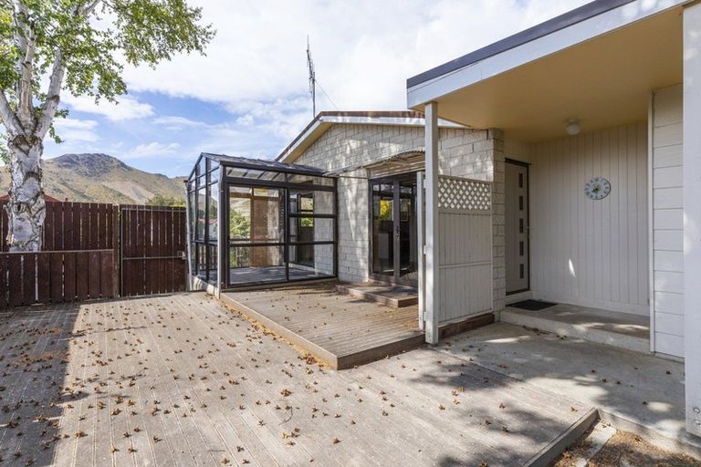 Photo of property in 14 Saint Cuthbert Place, Omarama, 9412