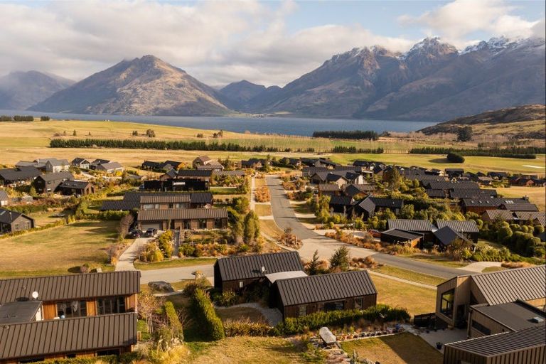 Photo of property in 35 Jacks Point Rise, Jacks Point, Queenstown, 9371