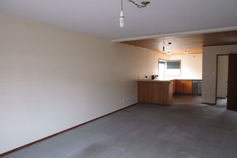 Photo of property in 2/49 Searells Road, Strowan, Christchurch, 8052