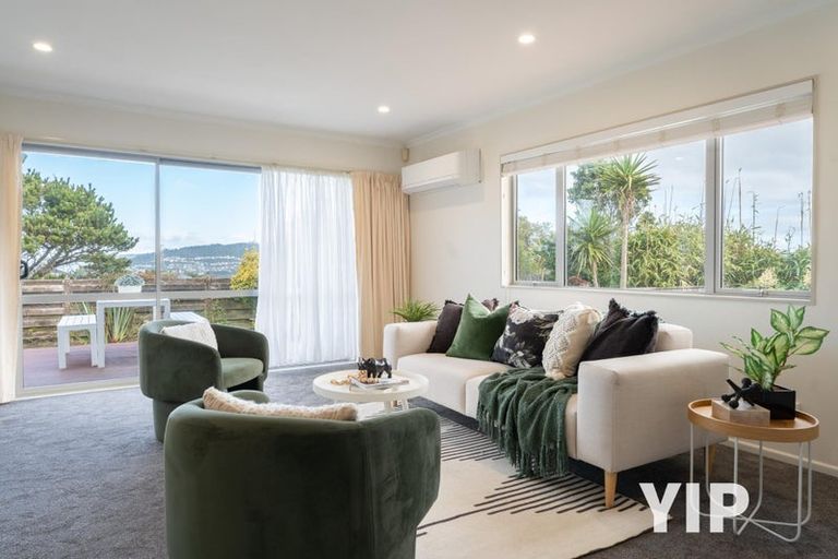 Photo of property in 14 Cheyne Walk, Newlands, Wellington, 6037