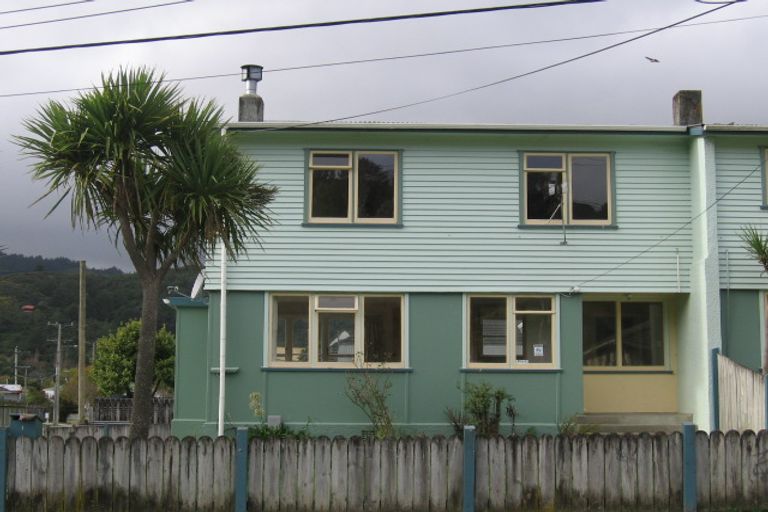 Photo of property in 1 Wainhouse Street, Stokes Valley, Lower Hutt, 5019