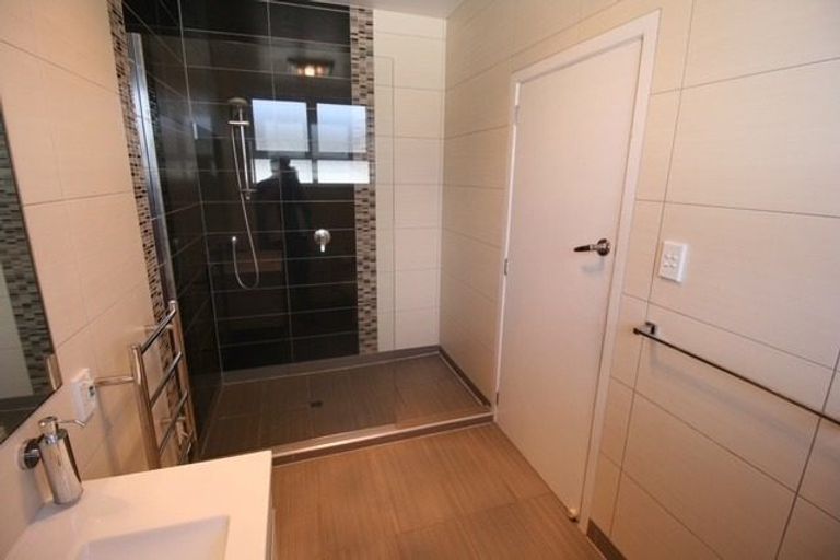 Photo of property in 12 Covil Avenue, Te Atatu South, Auckland, 0610