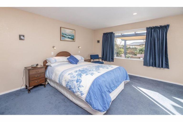 Photo of property in 16 Riegler Place, Belfast, Christchurch, 8051