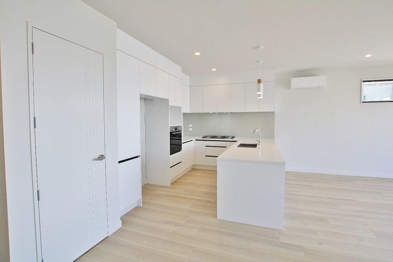Photo of property in 10 Porowha Road, Westgate, Auckland, 0814