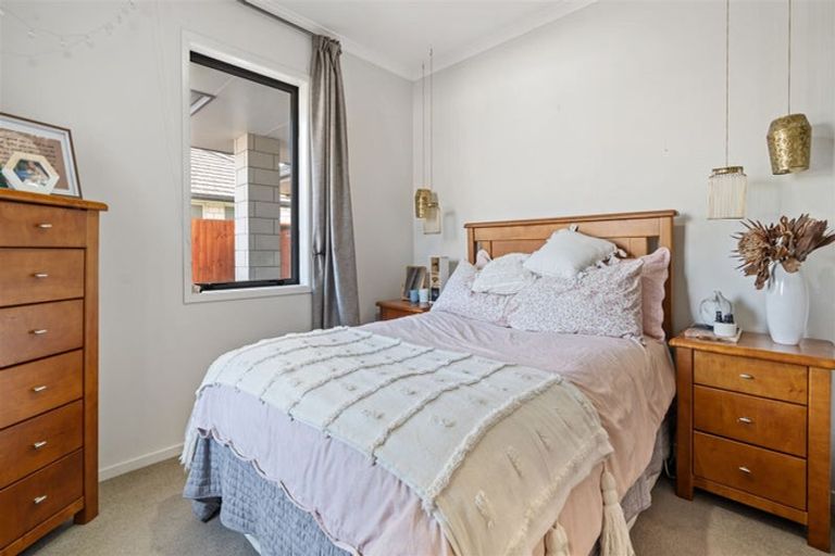 Photo of property in 18 Butterworth Crescent, Papamoa Beach, Papamoa, 3118